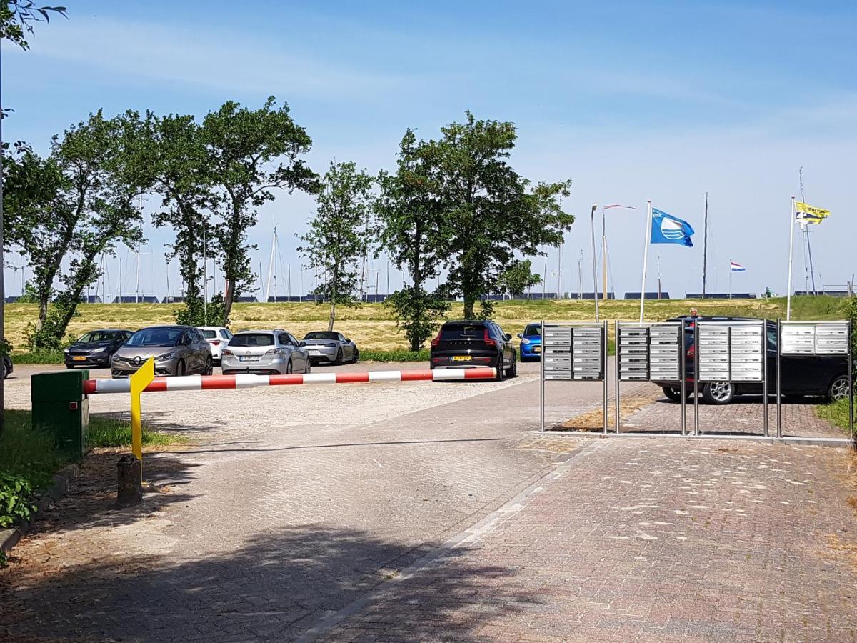 Wierhooft 21 Den Oever Bagian luar foto